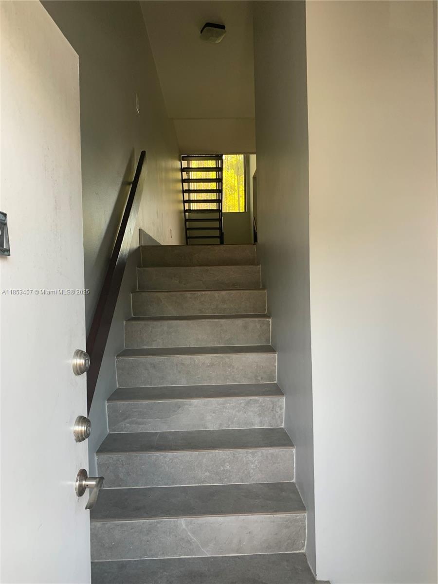 425 W Park Dr 12