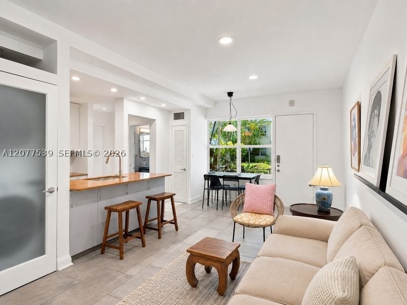 910 Bay Dr 15