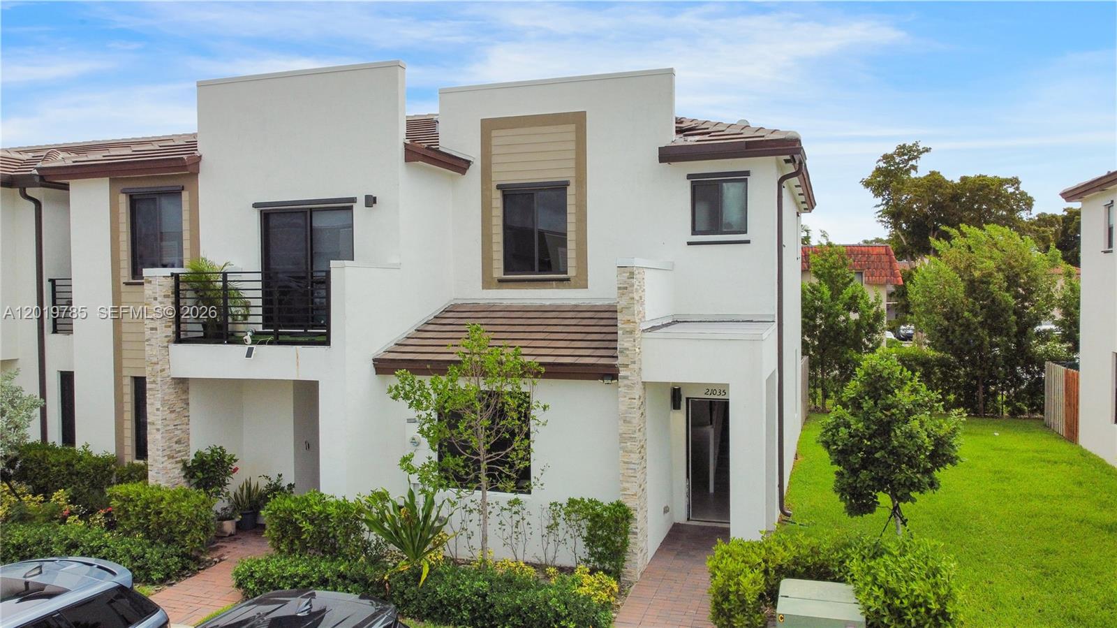 VIA VENTURA NEIGHBORHOOD - Residential