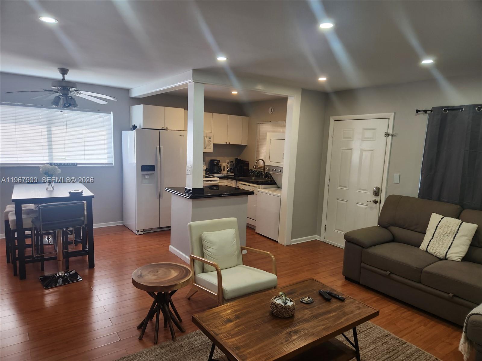 WINDSOR COURT CONDOMINIUM - Residential