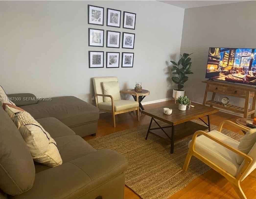 WINDSOR COURT CONDOMINIUM - Residential