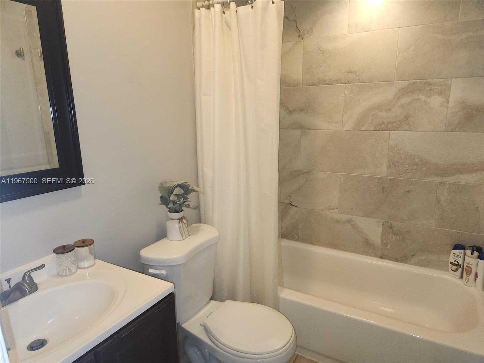 WINDSOR COURT CONDOMINIUM - Residential