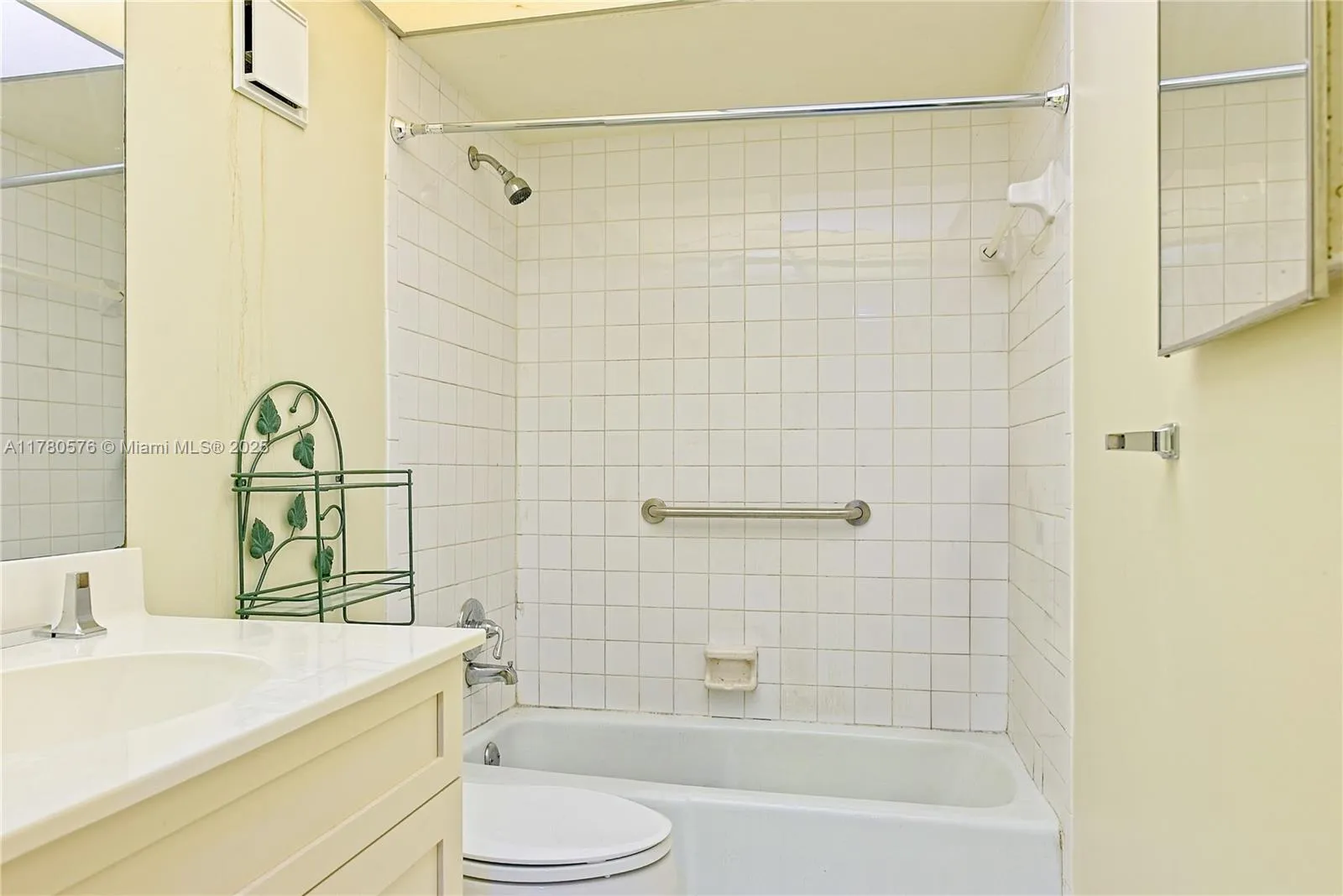 Pembroke Pines, Florida 33026, United States, 3 Bedrooms Bedrooms, ,3 BathroomsBathrooms,Residential,Active,113448