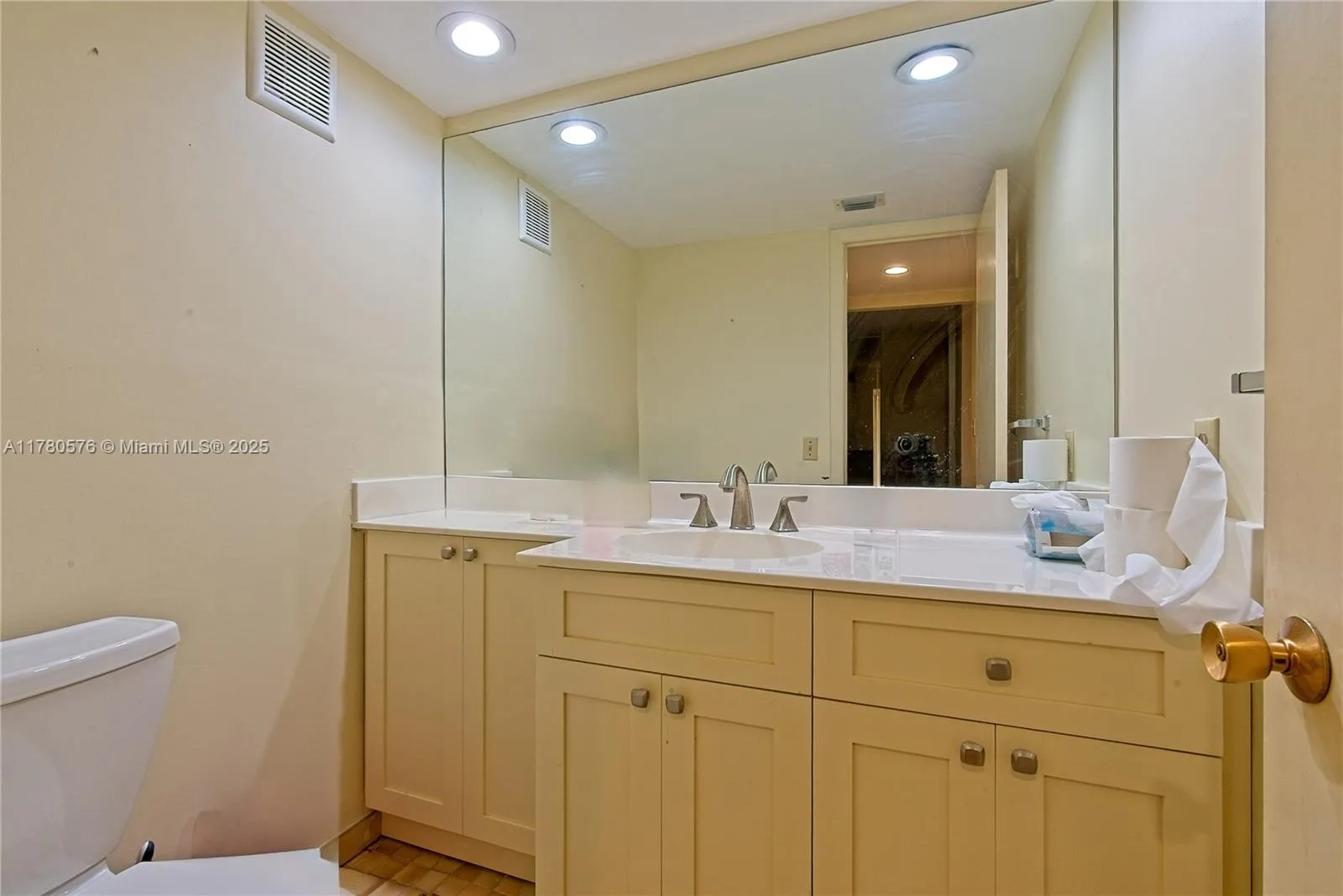 Pembroke Pines, Florida 33026, United States, 3 Bedrooms Bedrooms, ,3 BathroomsBathrooms,Residential,Active,113448