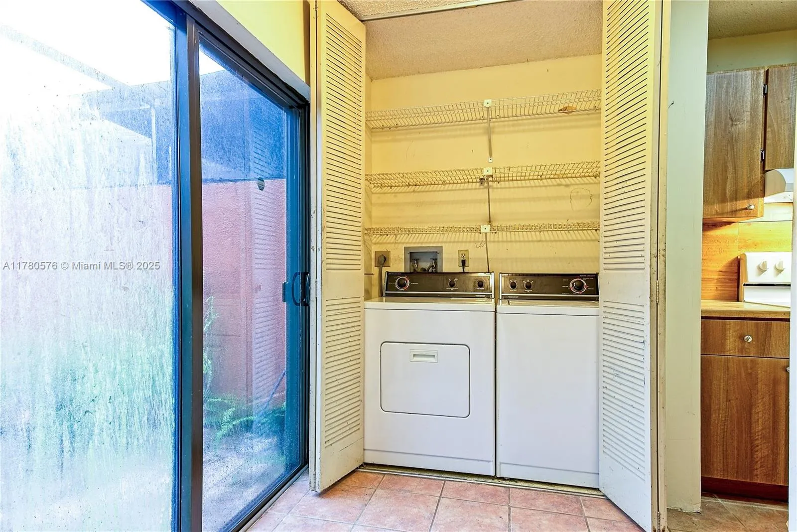 Pembroke Pines, Florida 33026, United States, 3 Bedrooms Bedrooms, ,3 BathroomsBathrooms,Residential,Active,113448