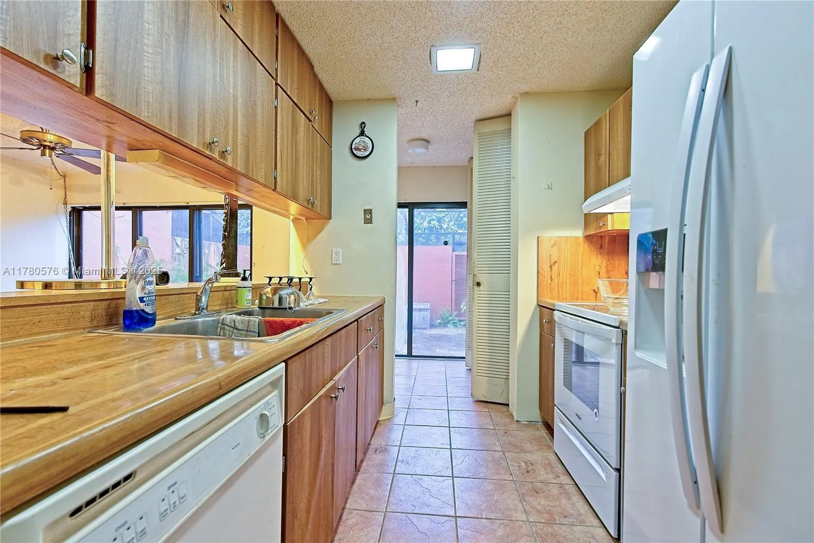 Pembroke Pines, Florida 33026, United States, 3 Bedrooms Bedrooms, ,3 BathroomsBathrooms,Residential,Active,113448