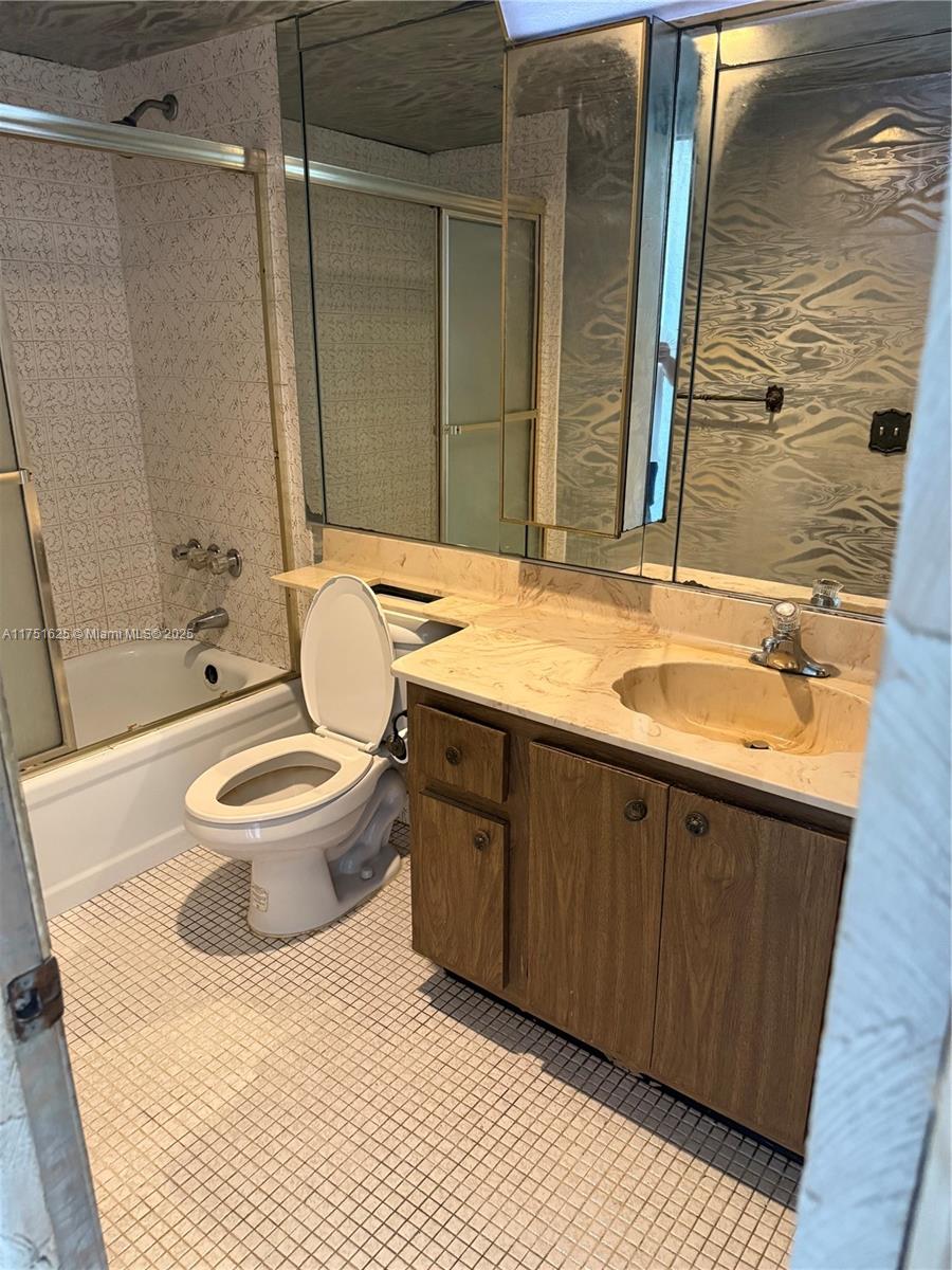 ADMIRALS PORT CONDO - Residential