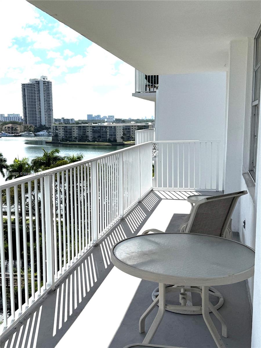 ADMIRALS PORT CONDO - Residential