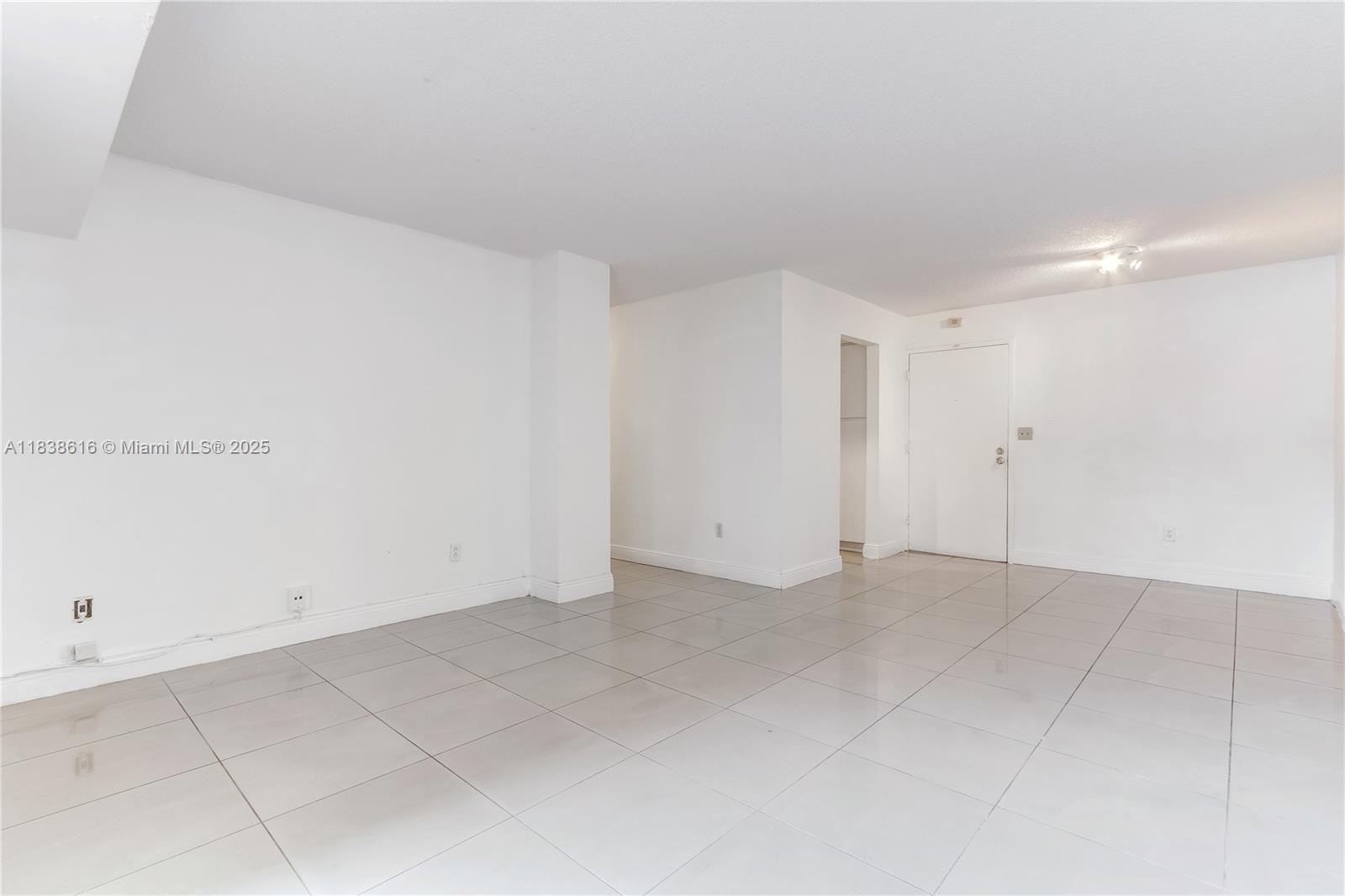 2201 Brickell Ave 22