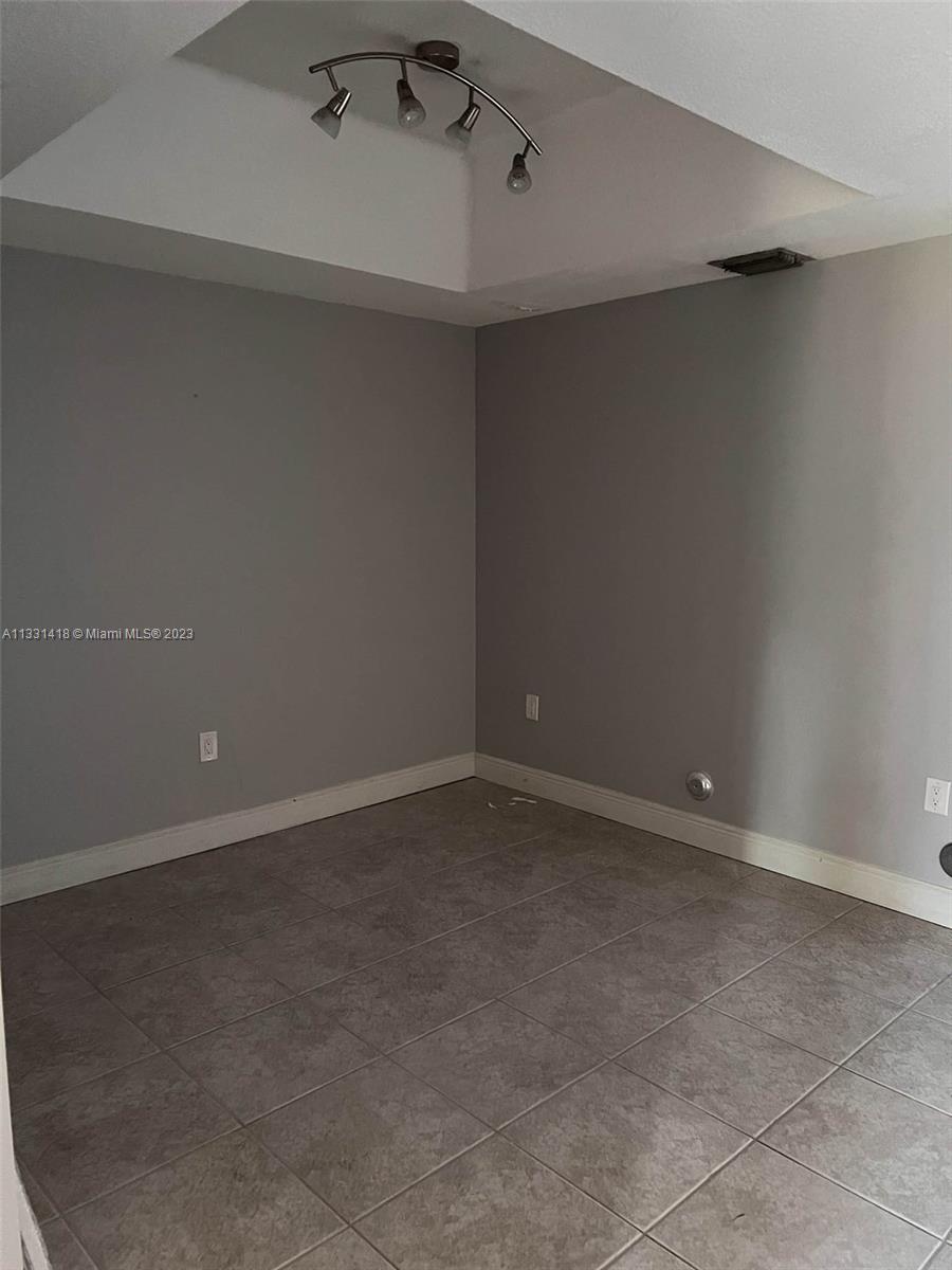 KENDALL VILLAGE TOWNVILLA - Residential