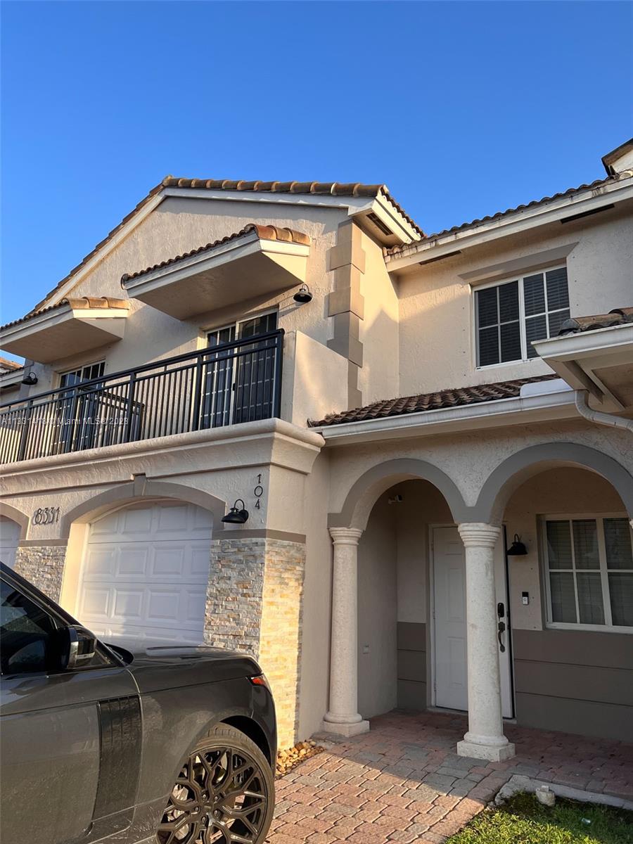 KENDALL VILLAGE TOWNVILLA - Residential