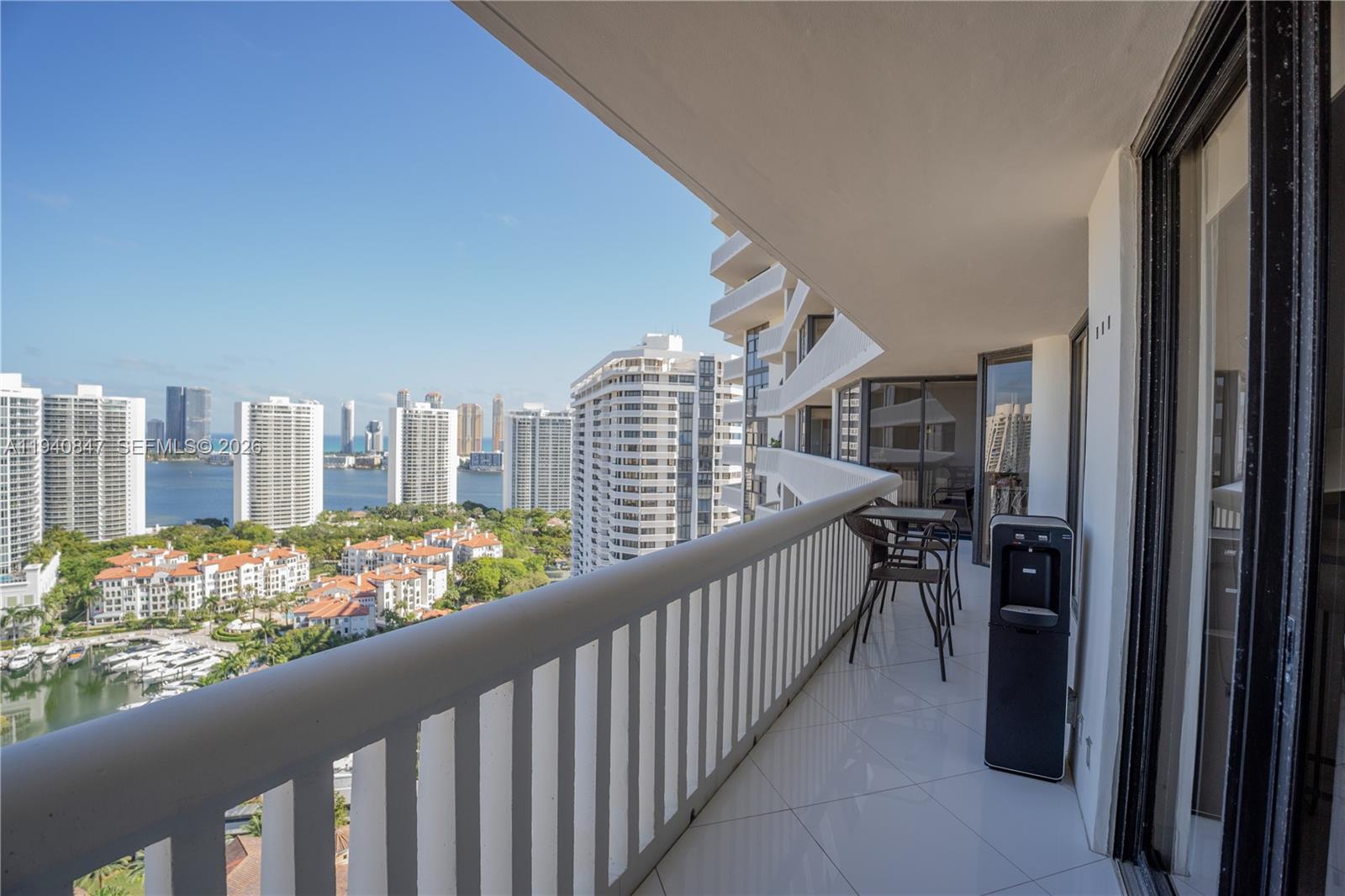 1000 ISL BLVD WILLIAMS IS - Residential