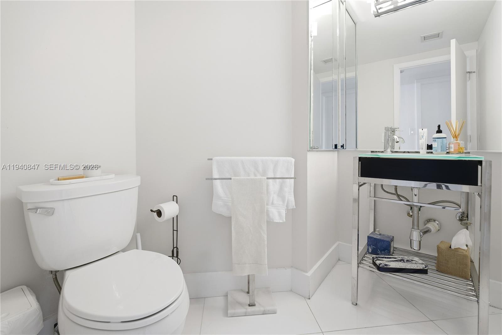 1000 ISL BLVD WILLIAMS IS - Residential