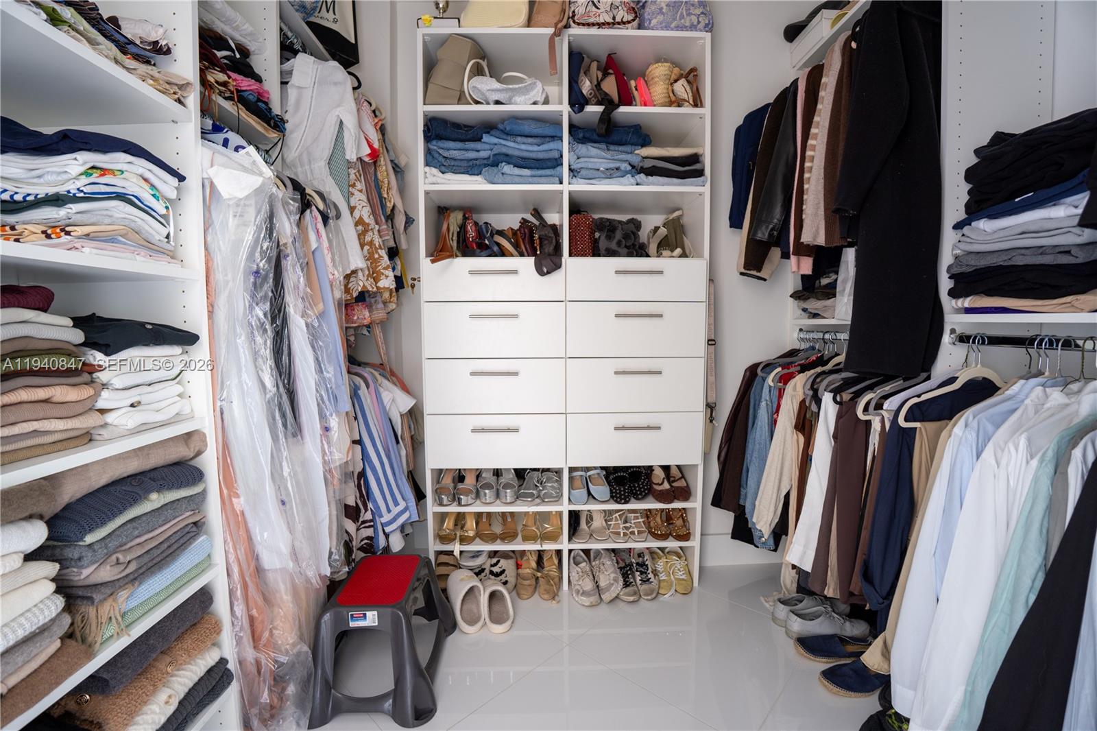 1000 ISL BLVD WILLIAMS IS - Residential