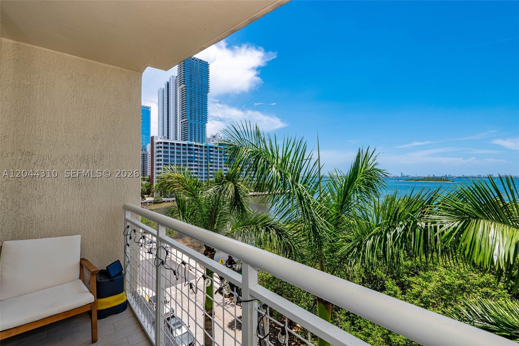 2000 N Bayshore Dr 516