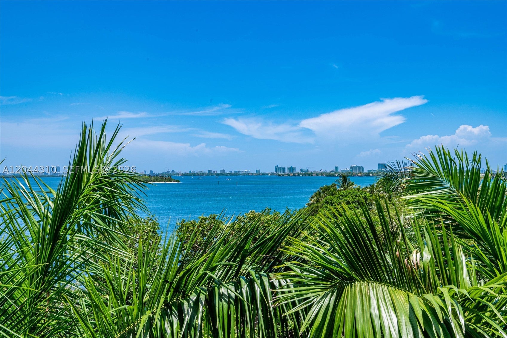 2000 N Bayshore Dr 516