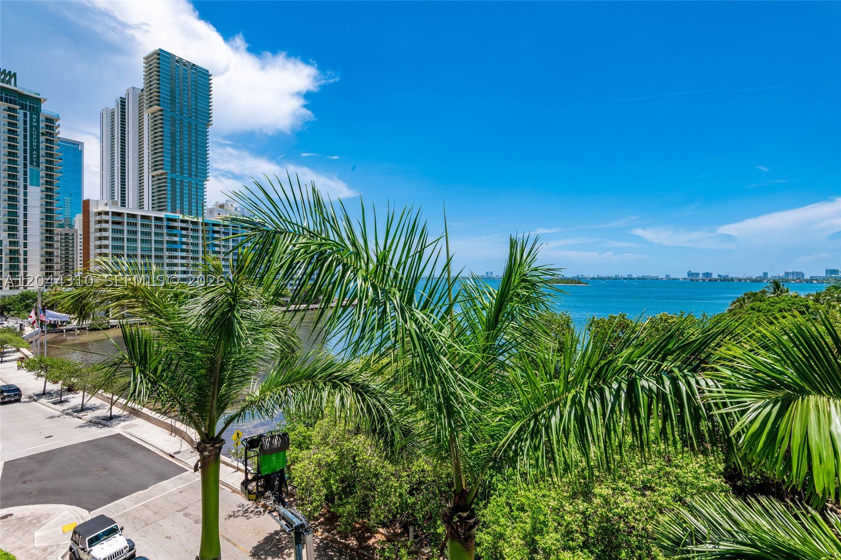2000 N Bayshore Dr 516