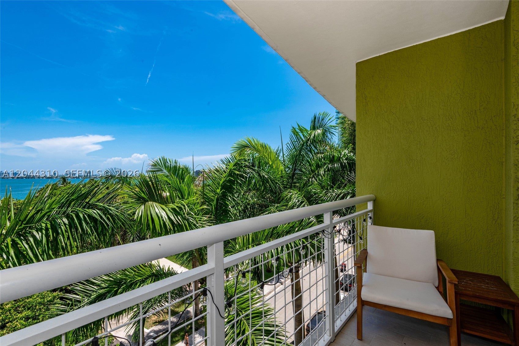 2000 N Bayshore Dr 516
