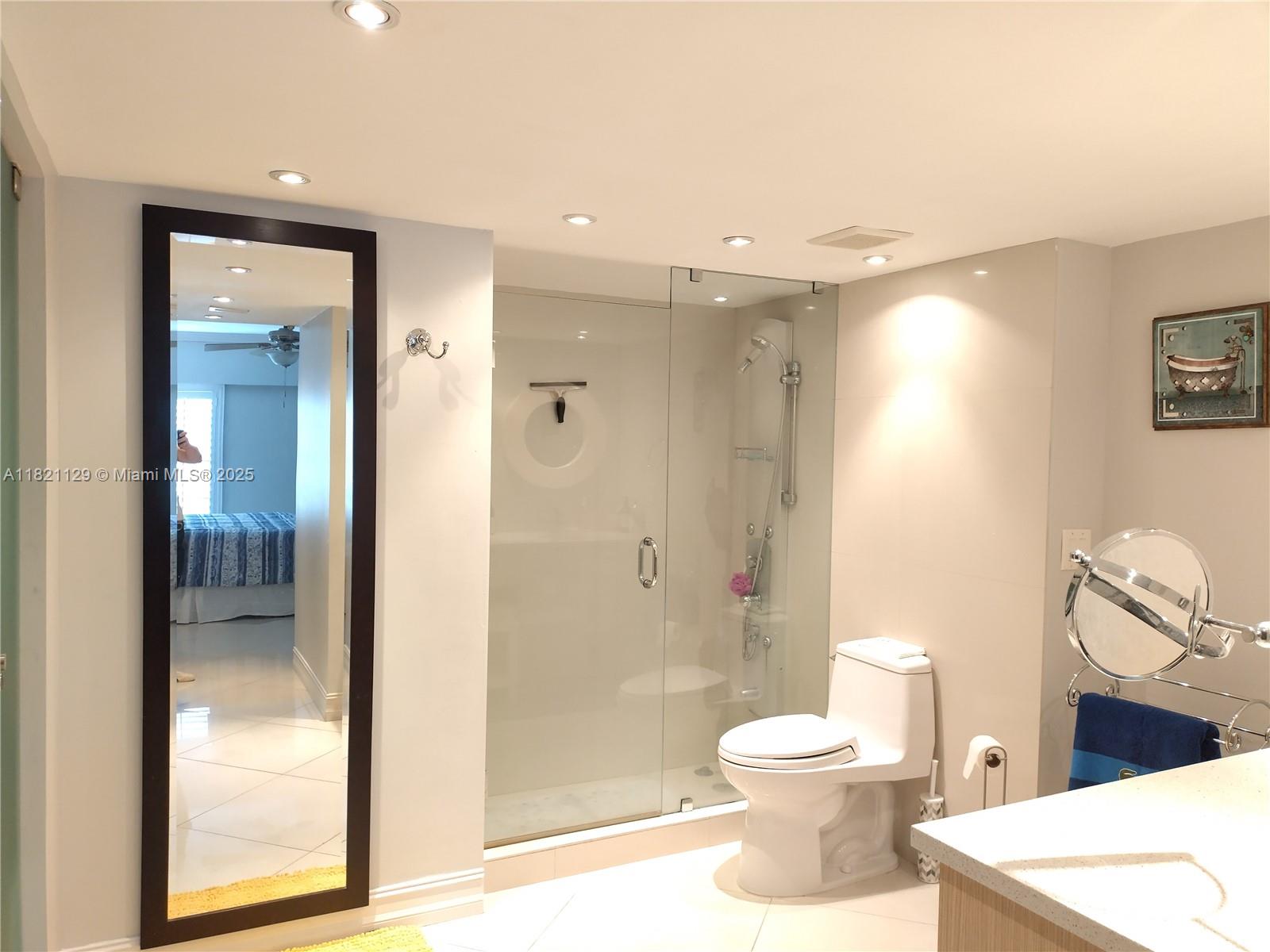 KEY BISC AMBASSADOR CONDO - Residential
