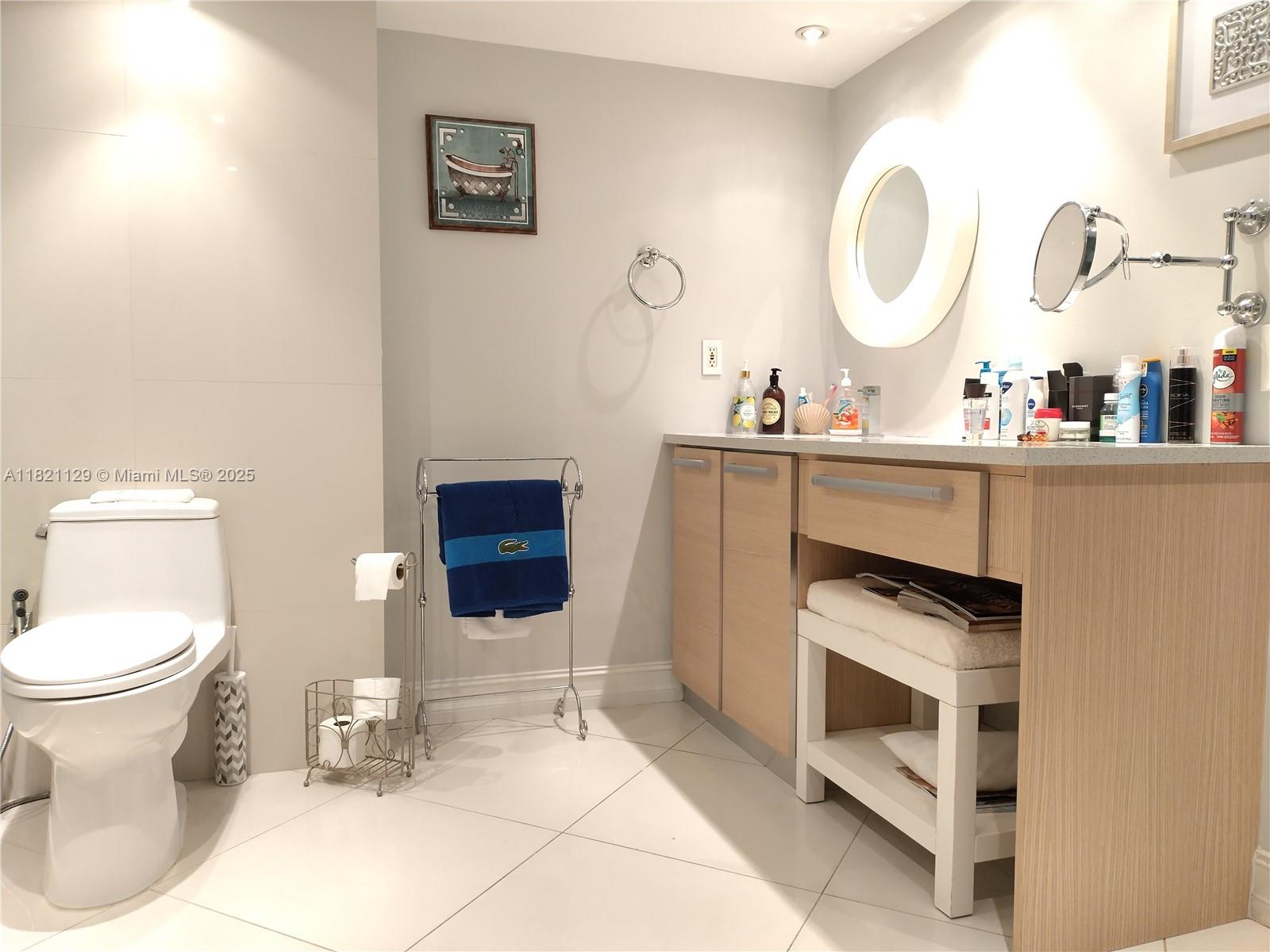 KEY BISC AMBASSADOR CONDO - Residential