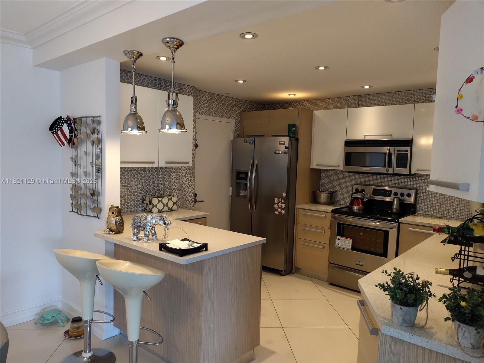 KEY BISC AMBASSADOR CONDO - Residential