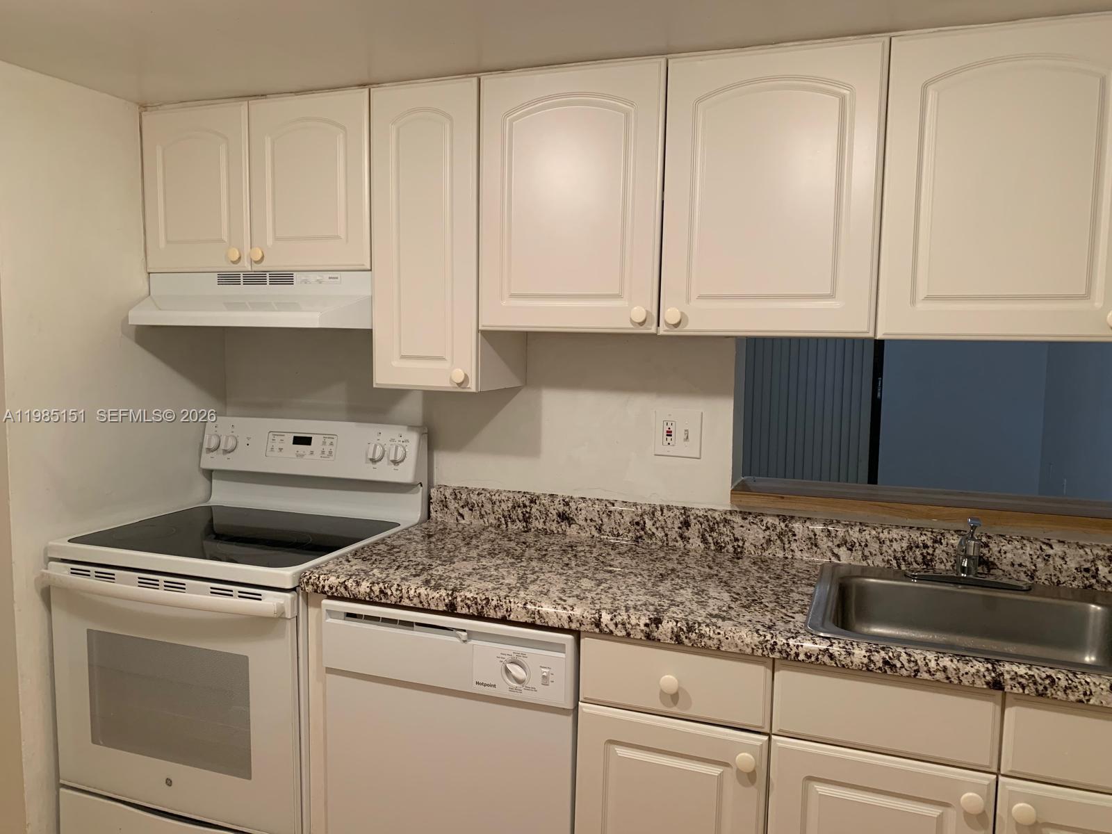 HORIZONS WEST CONDO #5 - Residential Lease