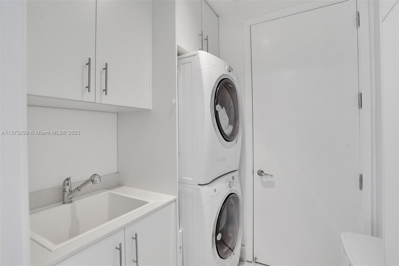 JADE SIGNATURE CONDO - Residential