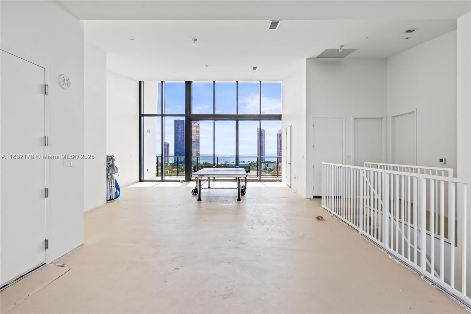 PRIVE CONDO - Residential