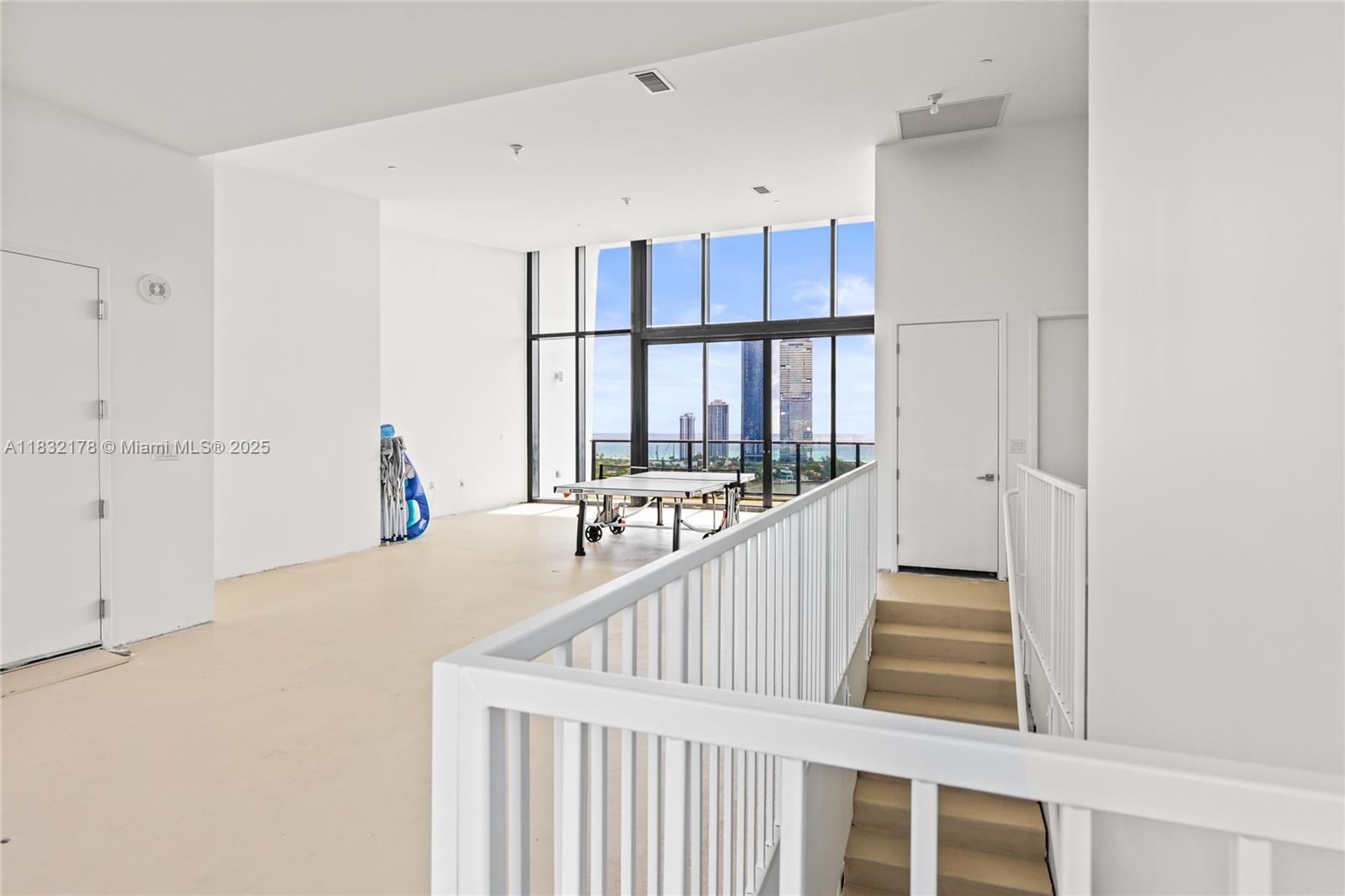 PRIVE CONDO - Residential