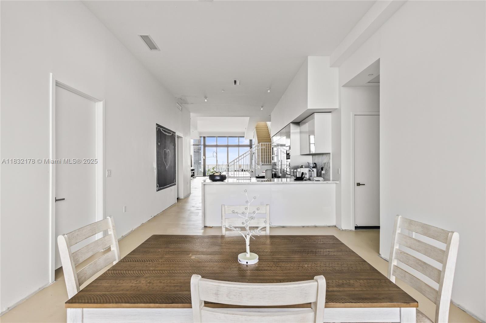 PRIVE CONDO - Residential