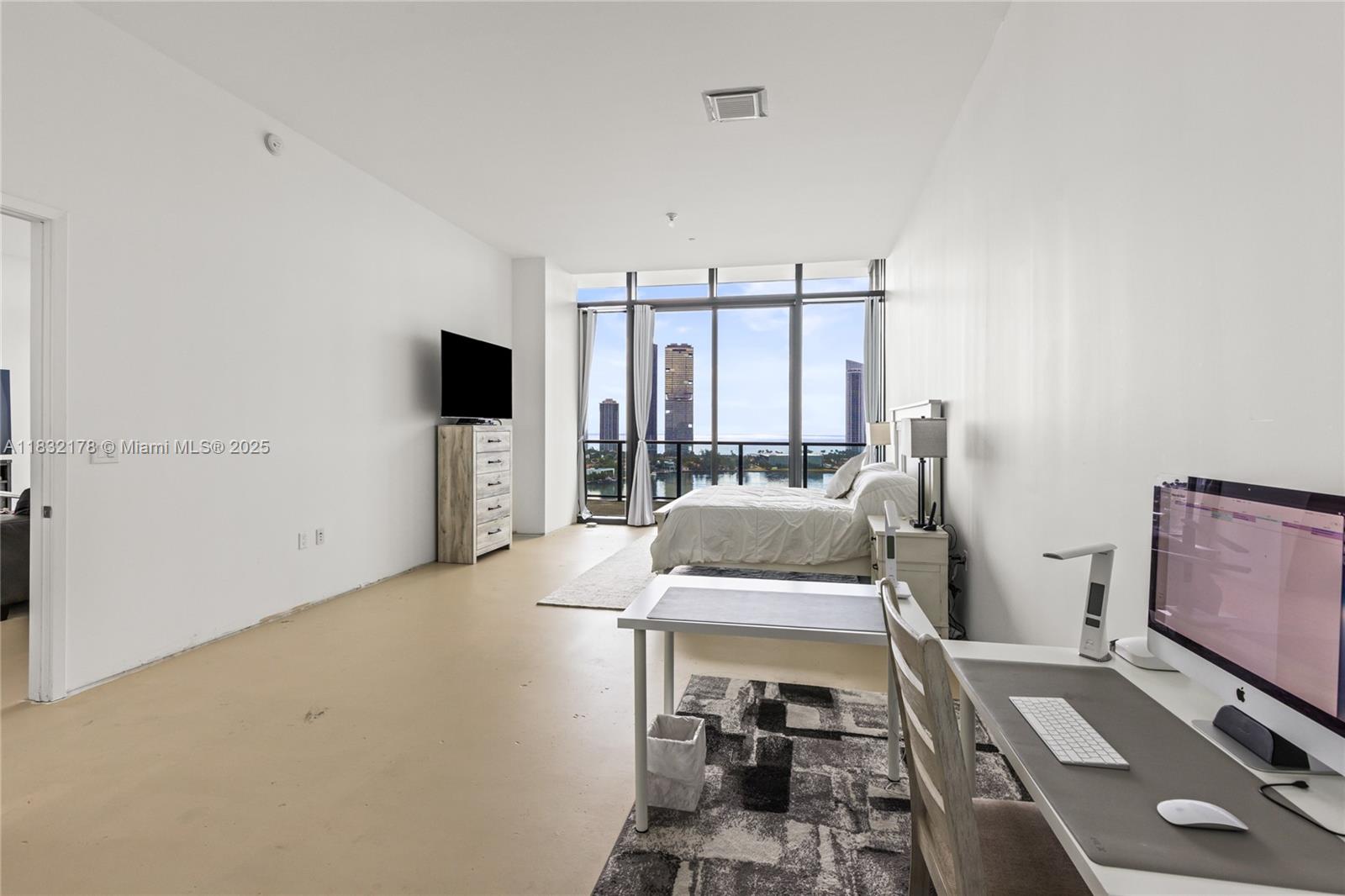 PRIVE CONDO - Residential