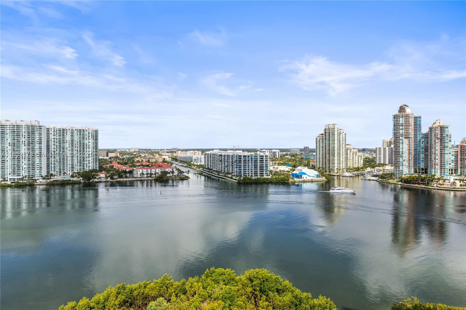 PRIVE CONDO - Residential