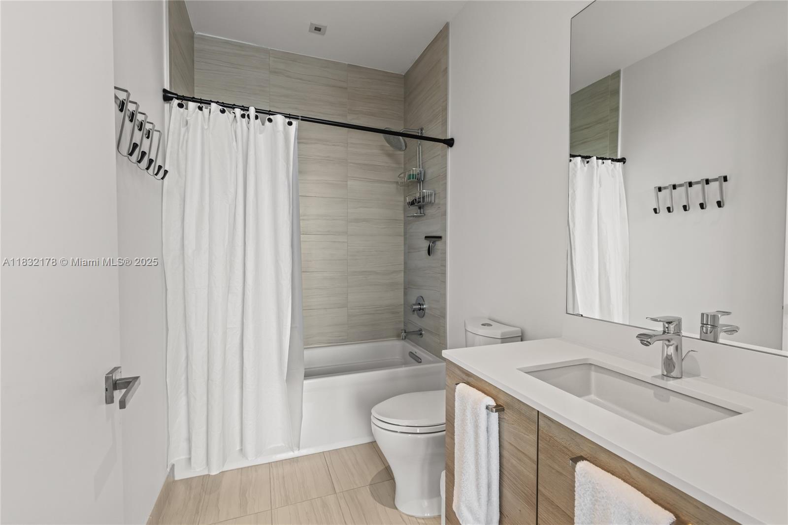 PRIVE CONDO - Residential