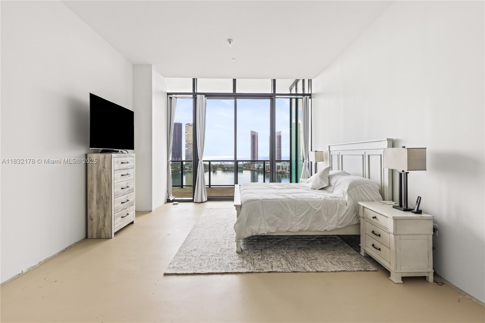 PRIVE CONDO - Residential