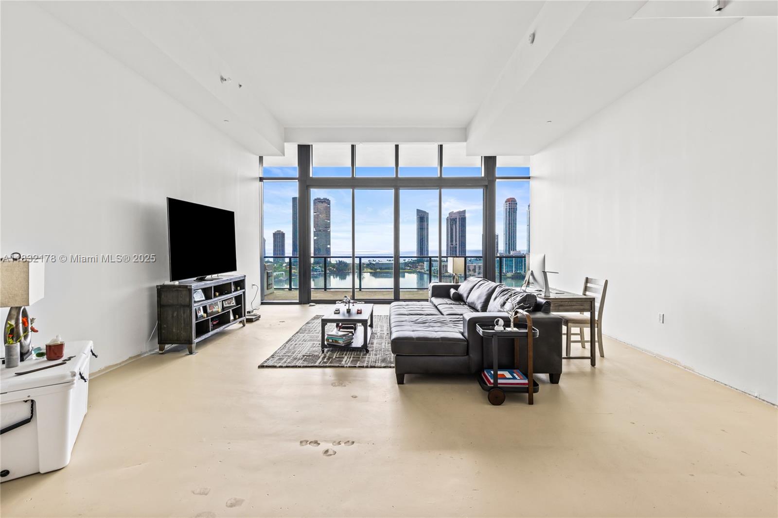 PRIVE CONDO - Residential