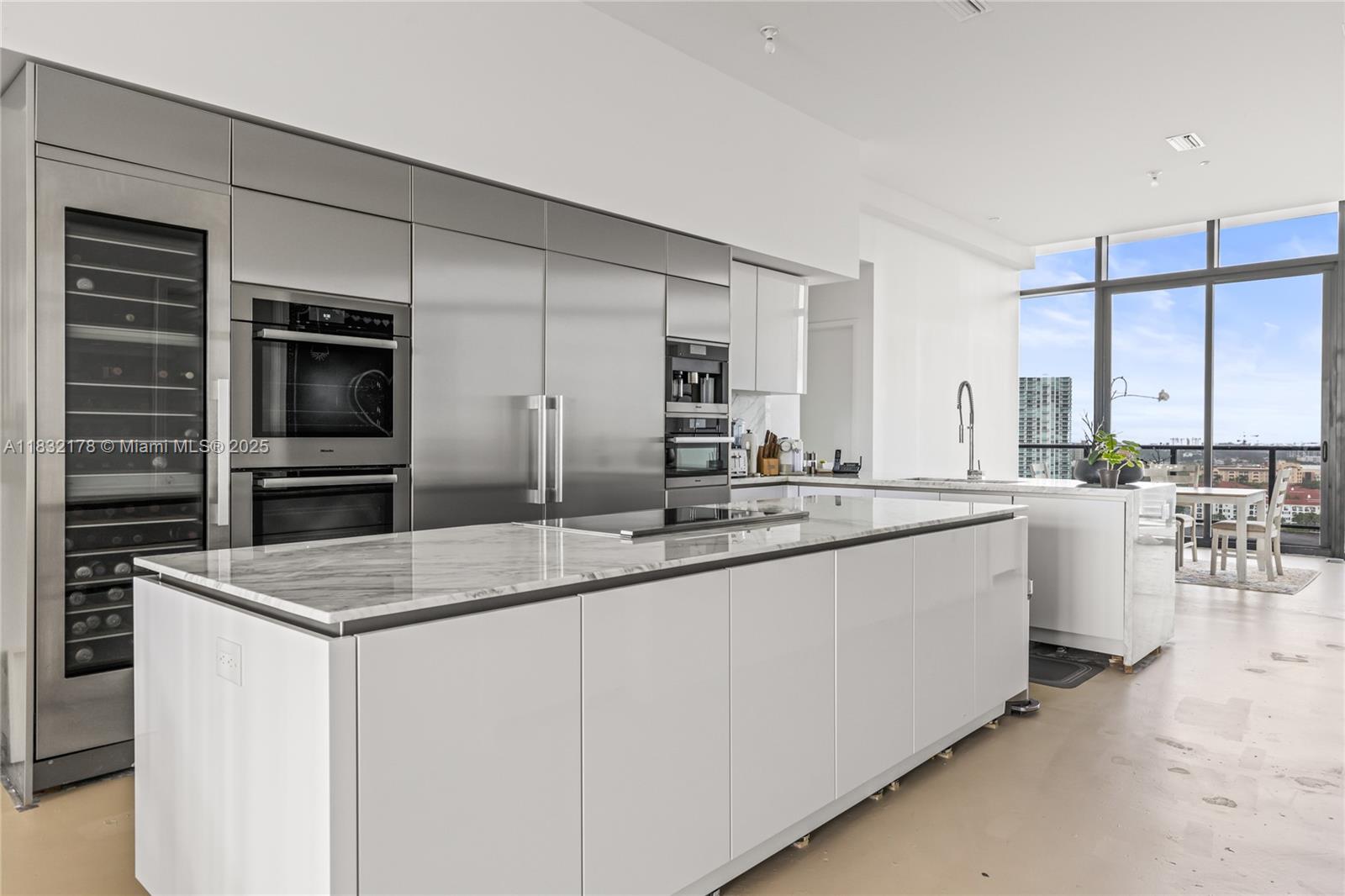 PRIVE CONDO - Residential