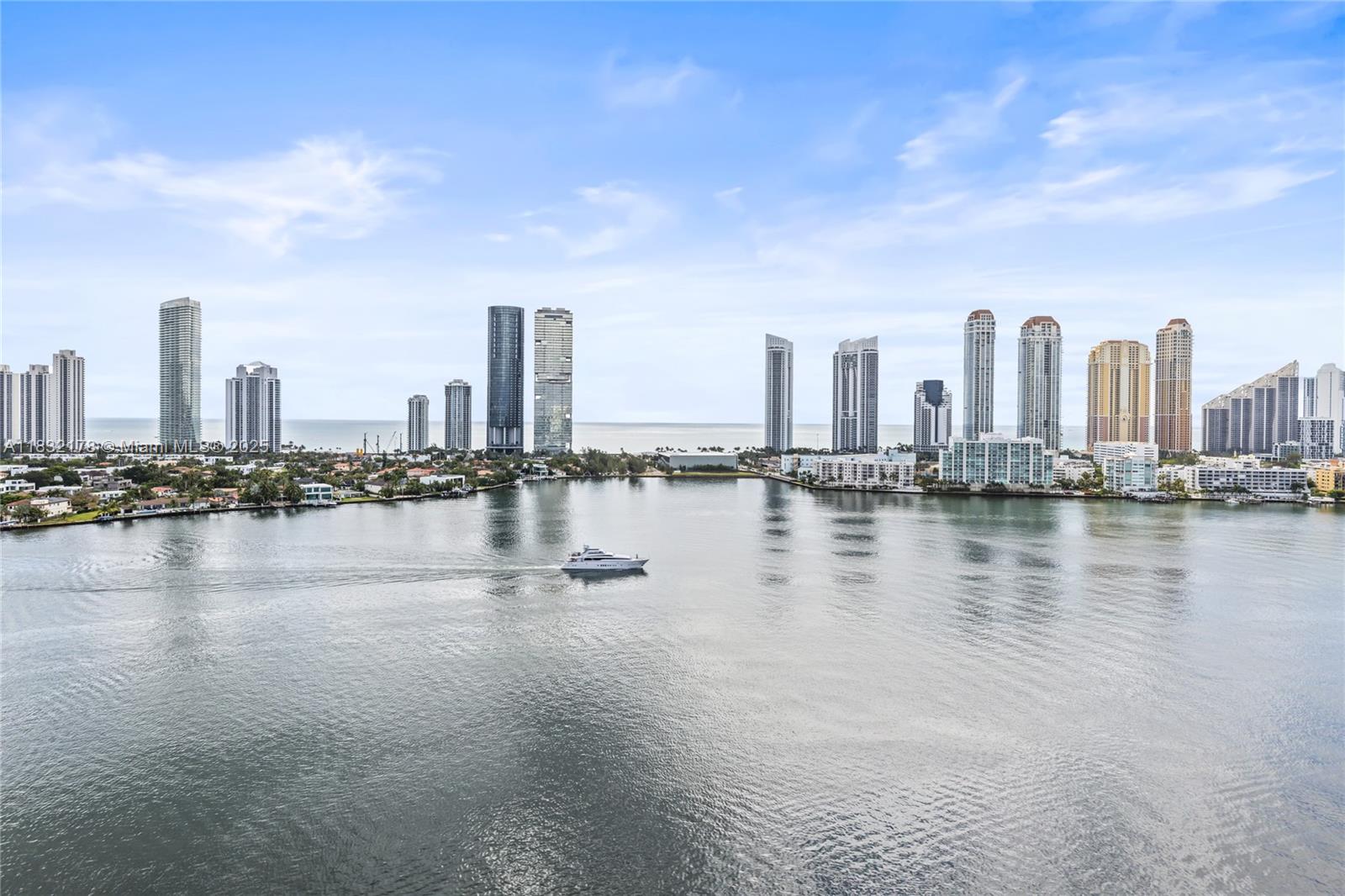 PRIVE CONDO - Residential