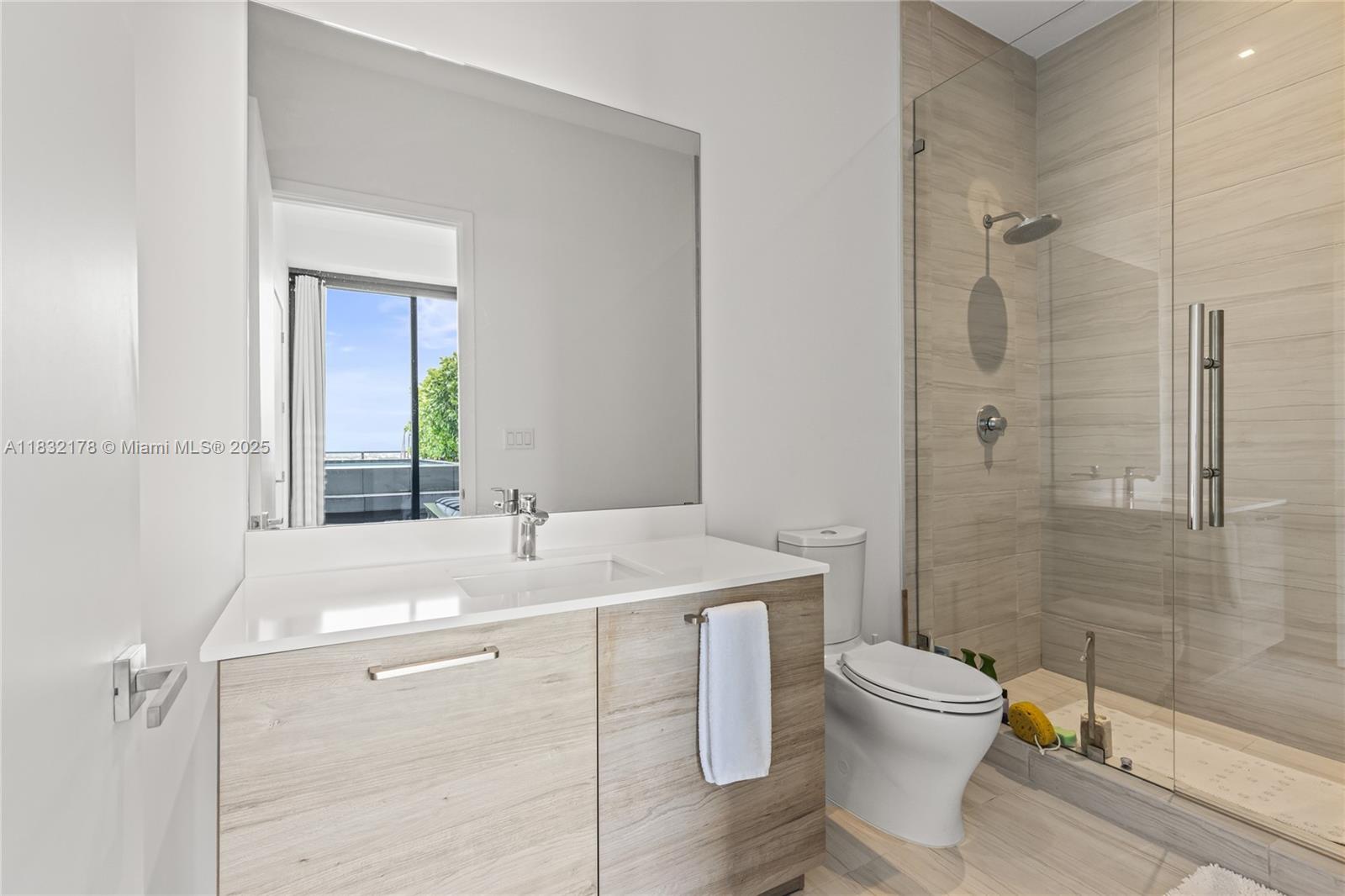 PRIVE CONDO - Residential