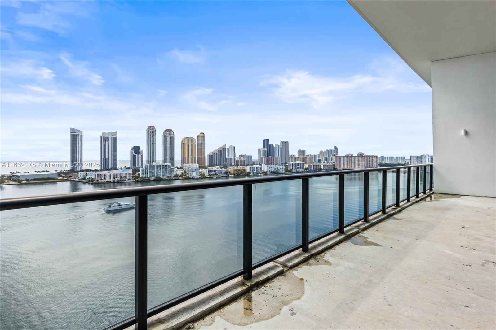 PRIVE CONDO - Residential