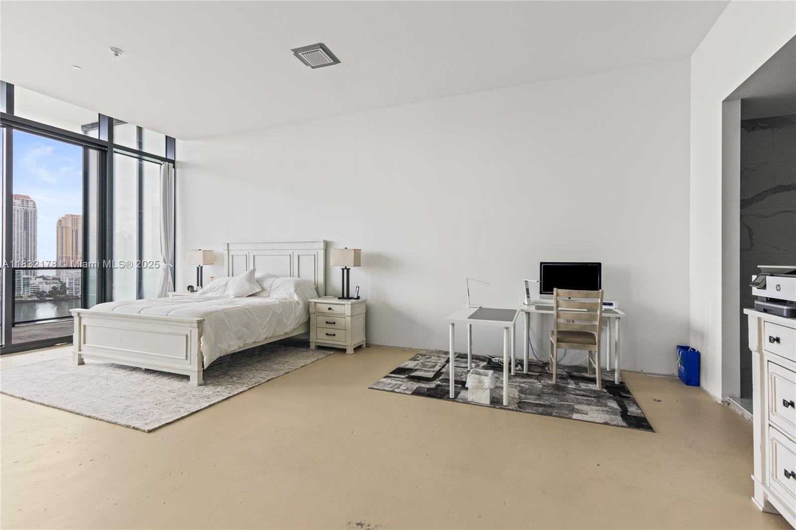 PRIVE CONDO - Residential