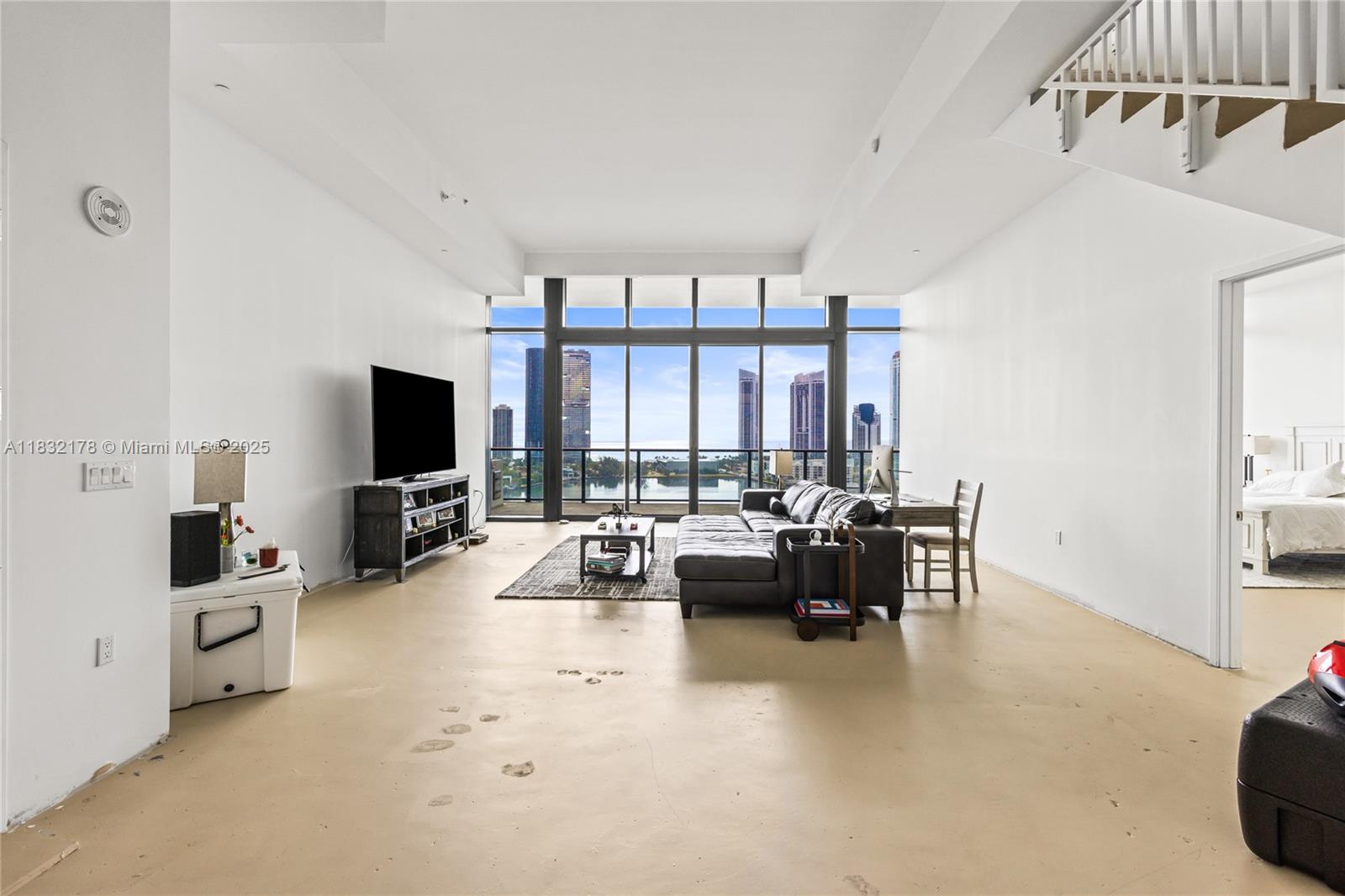 PRIVE CONDO - Residential