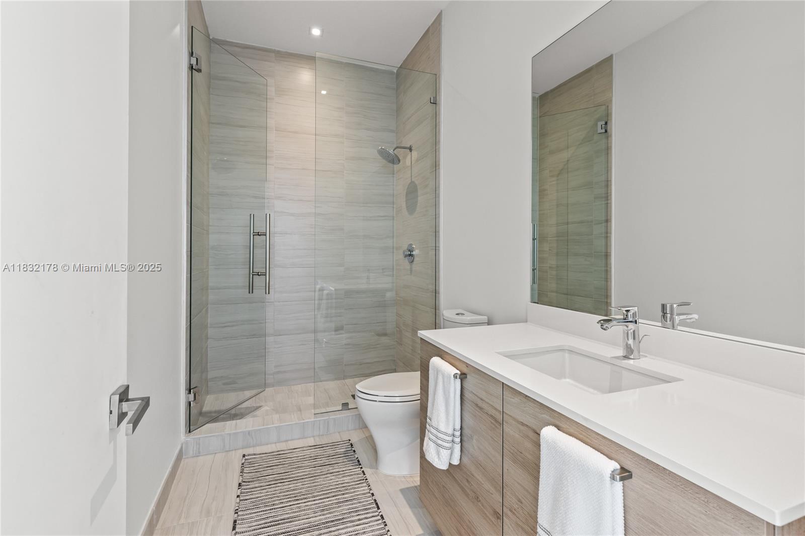 PRIVE CONDO - Residential