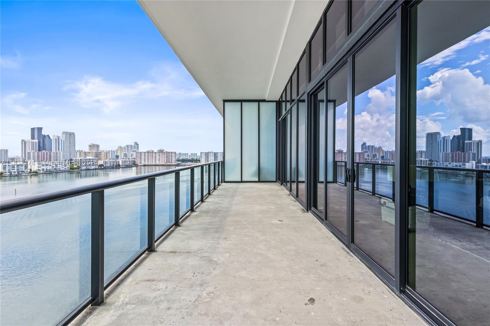 PRIVE CONDO - Residential