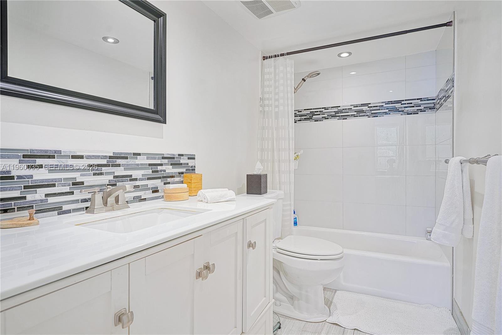 THE PALM BAY YACHT CLUB C - Residential Lease