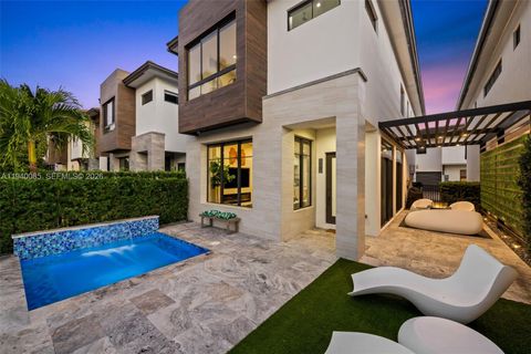 8272 Central Park Blvd Doral FL 33166