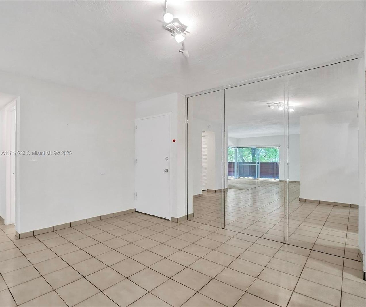 VILLA CAPRI CONDO - Residential