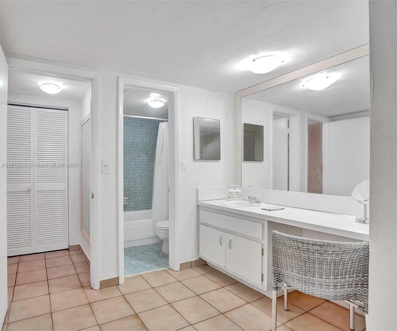 VILLA CAPRI CONDO - Residential