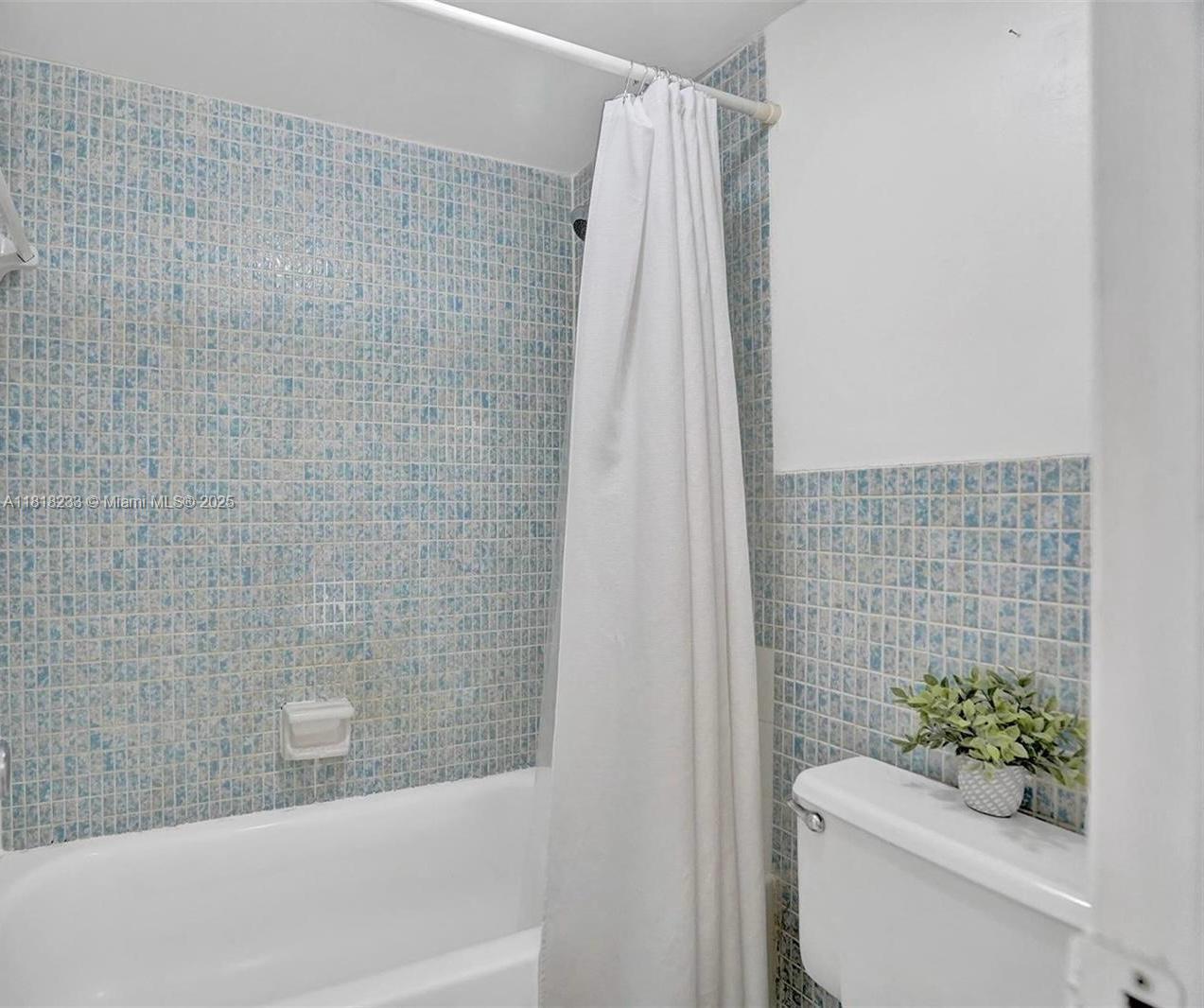 VILLA CAPRI CONDO - Residential