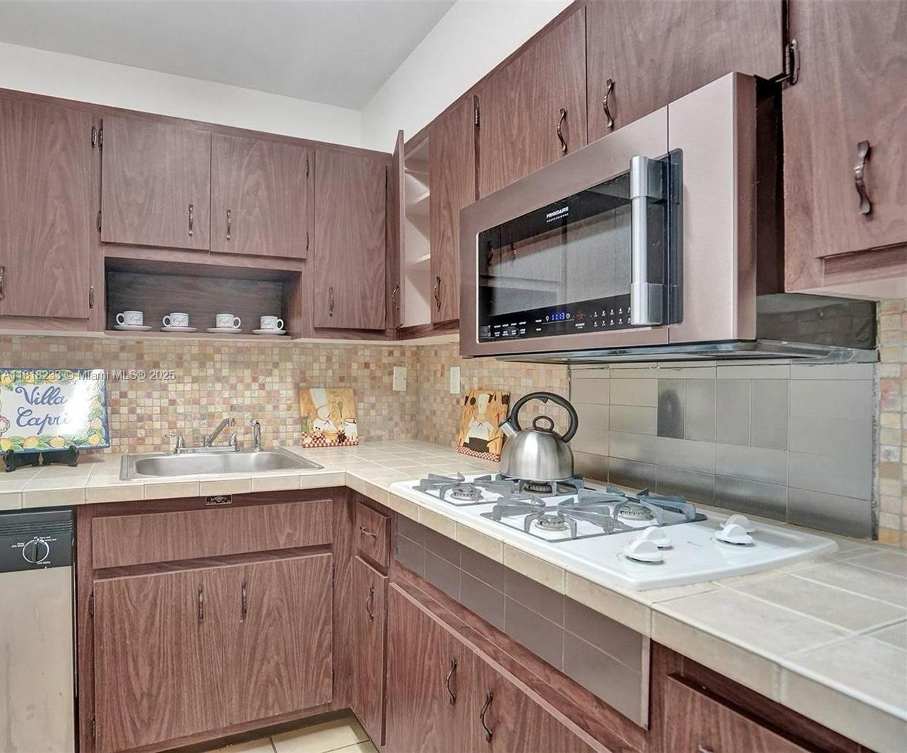 VILLA CAPRI CONDO - Residential