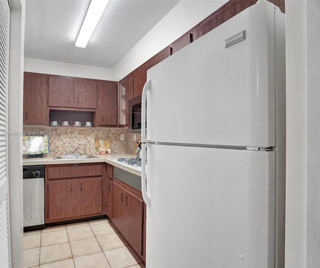 VILLA CAPRI CONDO - Residential